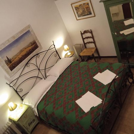 La Casa Di Sally Pitigliano Bagian luar foto