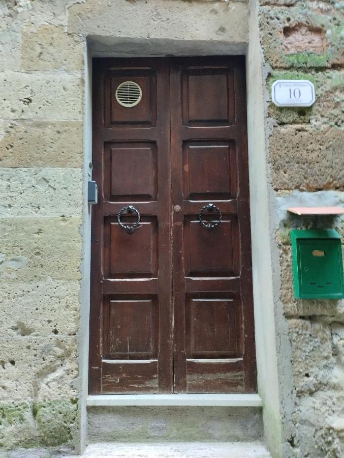 La Casa Di Sally Pitigliano Bagian luar foto