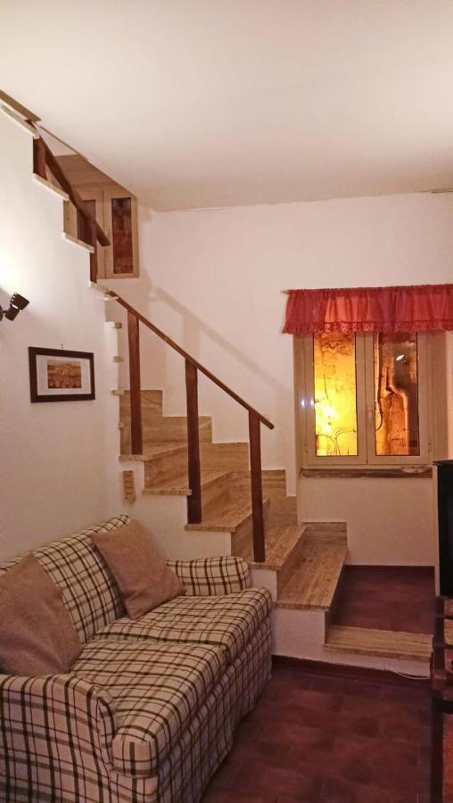 La Casa Di Sally Pitigliano Bagian luar foto
