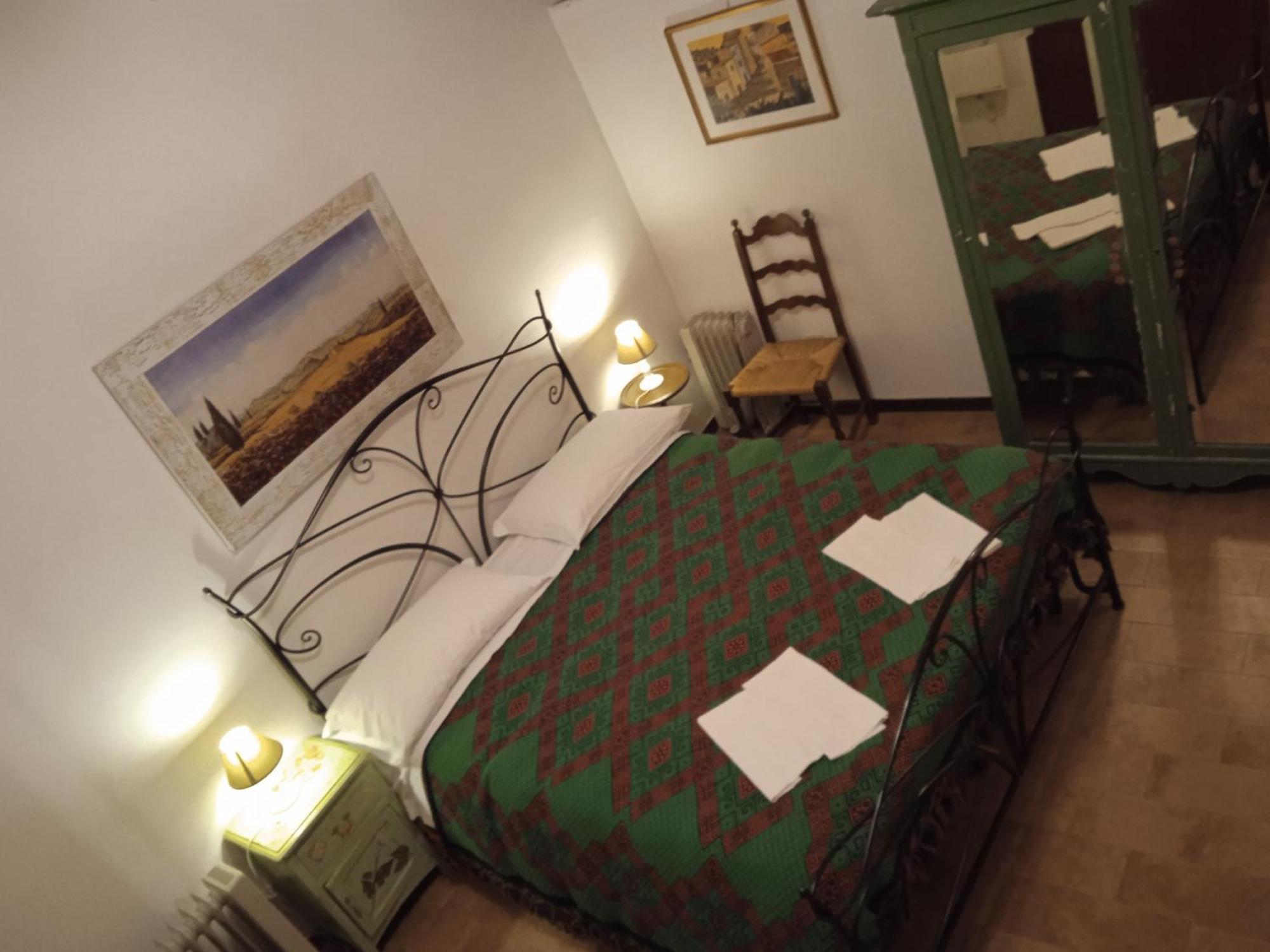 La Casa Di Sally Pitigliano Bagian luar foto